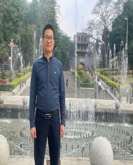 周颖证件照