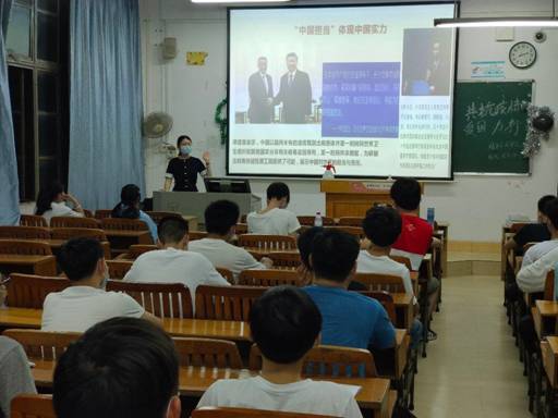 辅导员老师们上开学第一课1